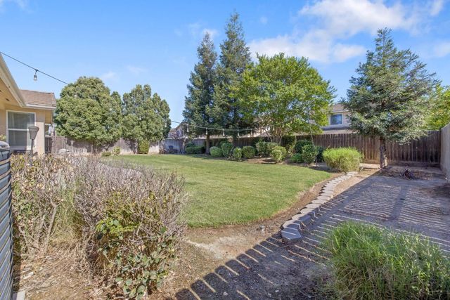 6733 W Dovewood Lane, Fresno, CA 93723