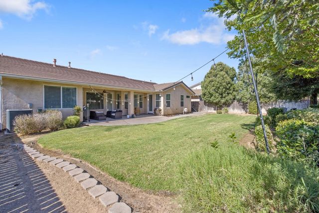 6733 W Dovewood Lane, Fresno, CA 93723
