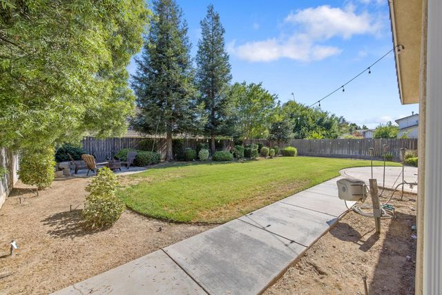6733 W Dovewood Lane, Fresno, CA 93723