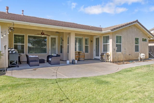 6733 W Dovewood Lane, Fresno, CA 93723