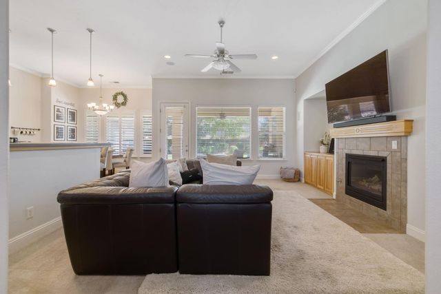 6733 W Dovewood Lane, Fresno, CA 93723