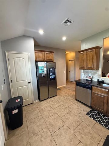 8041 Waters Edge Way, Oklahoma City, OK 73135