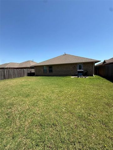 8041 Waters Edge Way, Oklahoma City, OK 73135