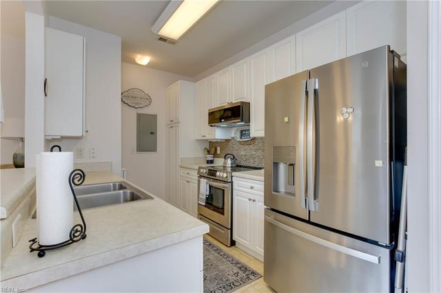 5333 Elston LN, Virginia Beach, VA 23455