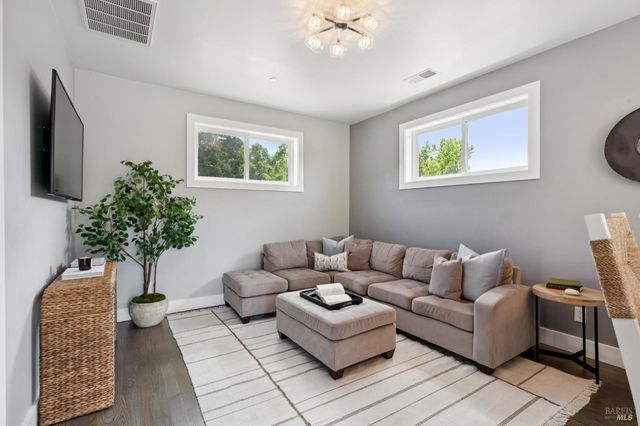 227 Theodor Ln, Sonoma, CA 95476