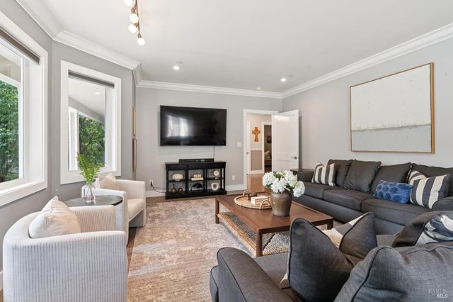 227 Theodor Ln, Sonoma, CA 95476