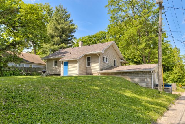 1825 24th Drive, Des Moines, IA 50310