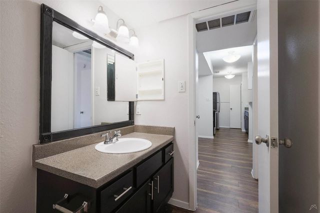 6808 S I-35 Frontage RD 175, Austin, TX 78745