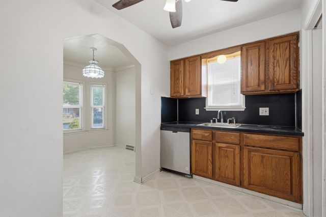 2950 Mckinley Street, Dearborn, MI 48124