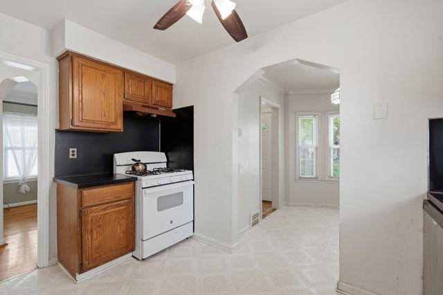 2950 Mckinley Street, Dearborn, MI 48124