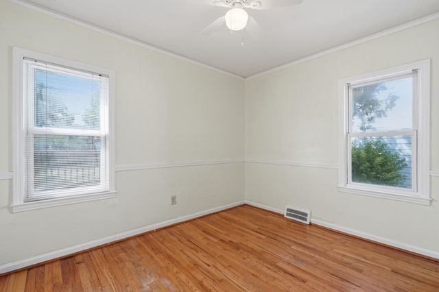 2950 Mckinley Street, Dearborn, MI 48124