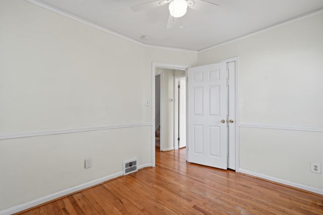 2950 Mckinley Street, Dearborn, MI 48124