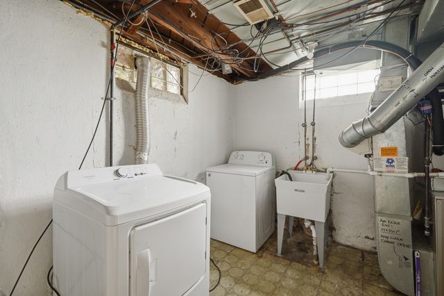 2950 Mckinley Street, Dearborn, MI 48124