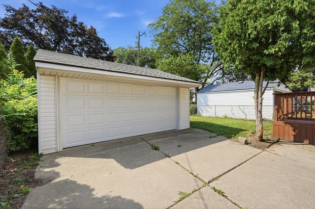 2950 Mckinley Street, Dearborn, MI 48124