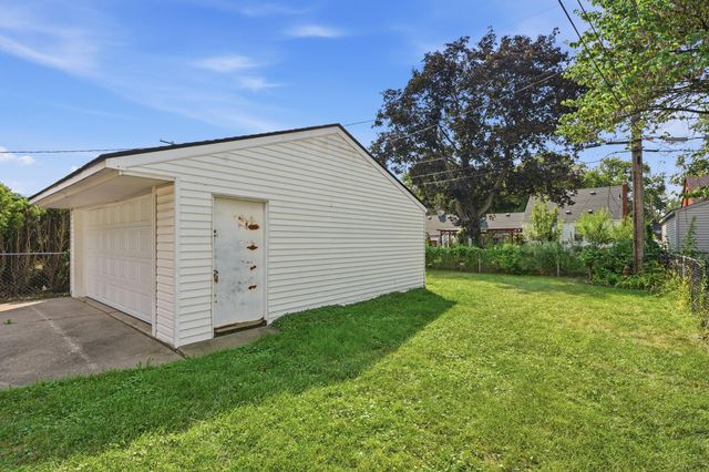 2950 Mckinley Street, Dearborn, MI 48124
