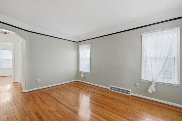 2950 Mckinley Street, Dearborn, MI 48124