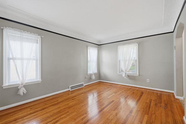 2950 Mckinley Street, Dearborn, MI 48124