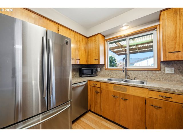 2608 Ne IRVINE St, Mc Minnville, OR 97128
