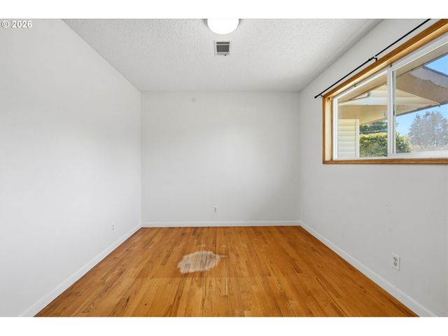 2608 Ne IRVINE St, Mc Minnville, OR 97128