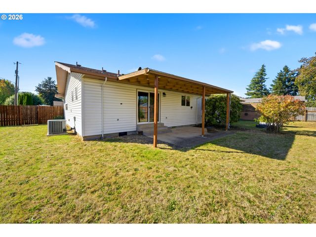 2608 Ne IRVINE St, Mc Minnville, OR 97128