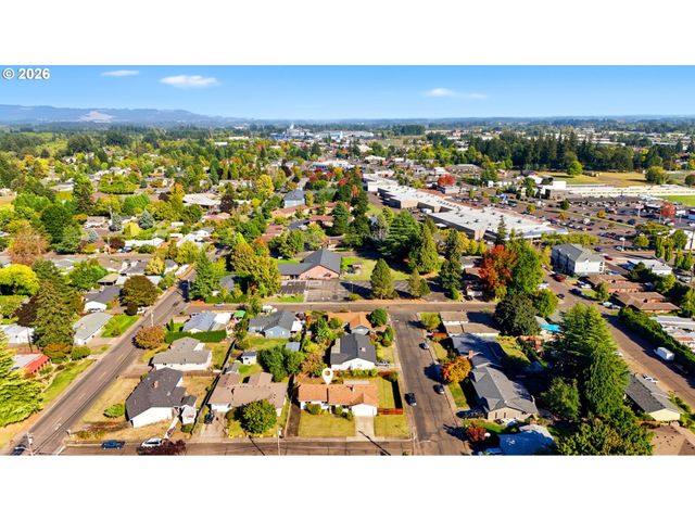 2608 Ne IRVINE St, Mc Minnville, OR 97128