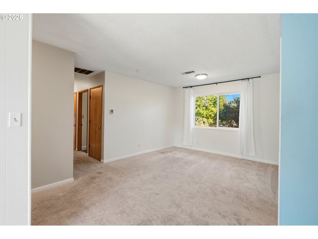 Image 12 of property listing at 2608 Ne IRVINE St, Mc Minnville, OR 97128