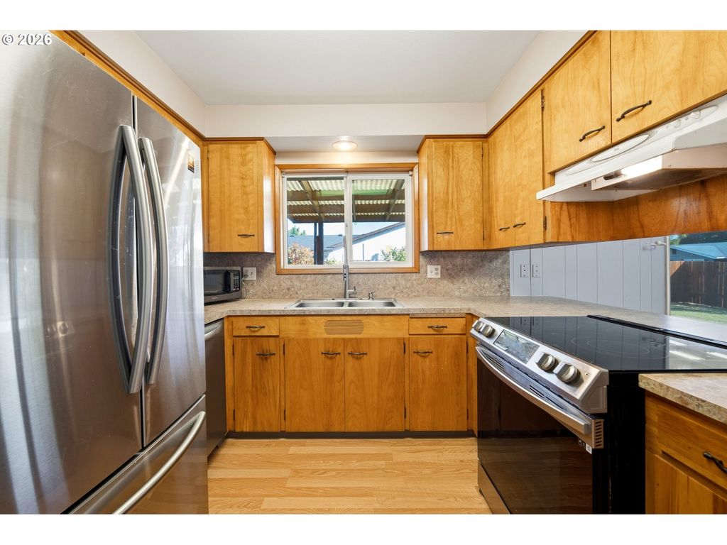 Image 14 of property listing at 2608 Ne IRVINE St, Mc Minnville, OR 97128
