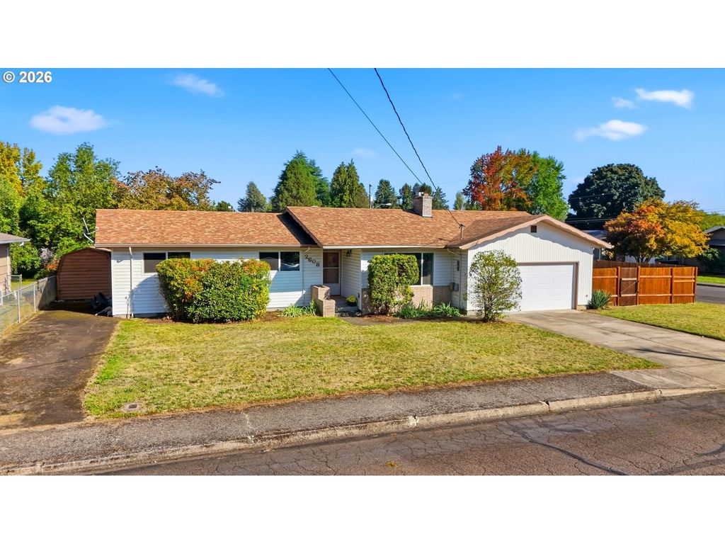 Image 2 of property listing at 2608 Ne IRVINE St, Mc Minnville, OR 97128