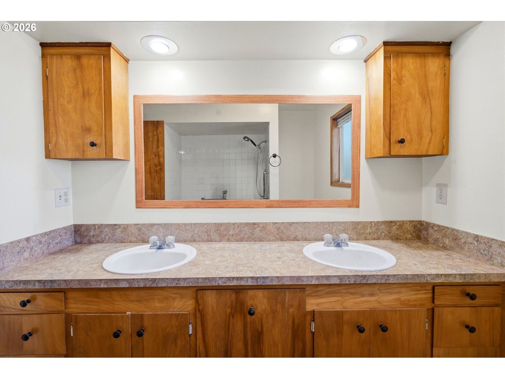 Image 29 of property listing at 2608 Ne IRVINE St, Mc Minnville, OR 97128