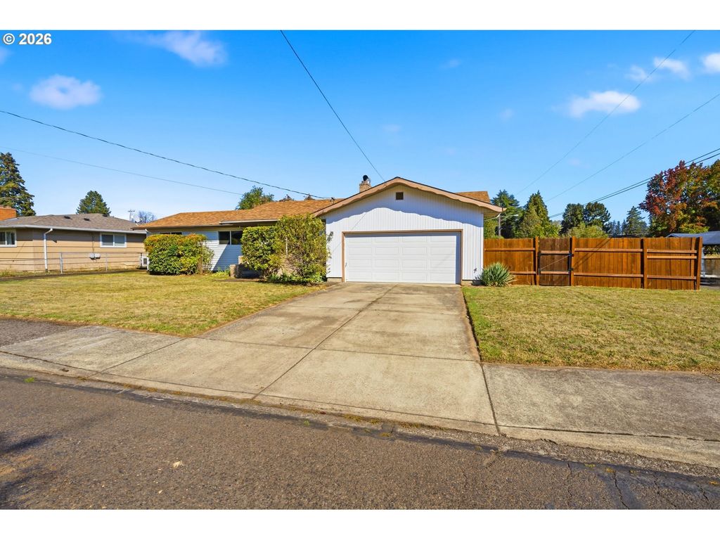 Image 3 of property listing at 2608 Ne IRVINE St, Mc Minnville, OR 97128