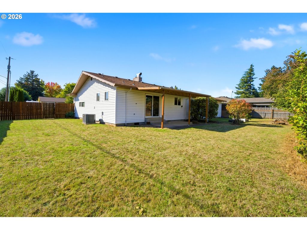 Image 33 of property listing at 2608 Ne IRVINE St, Mc Minnville, OR 97128