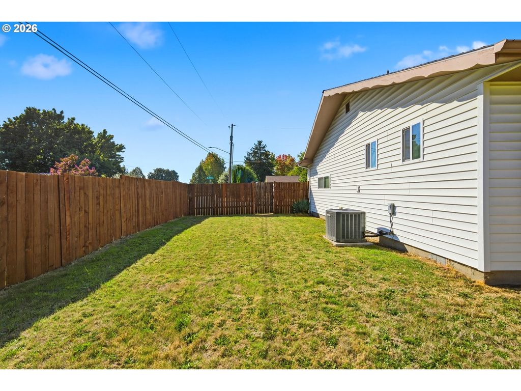 Image 39 of property listing at 2608 Ne IRVINE St, Mc Minnville, OR 97128