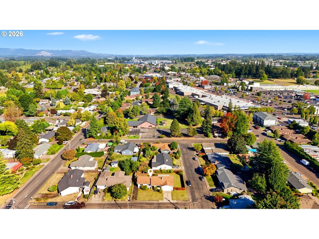 Image 4 of property listing at 2608 Ne IRVINE St, Mc Minnville, OR 97128