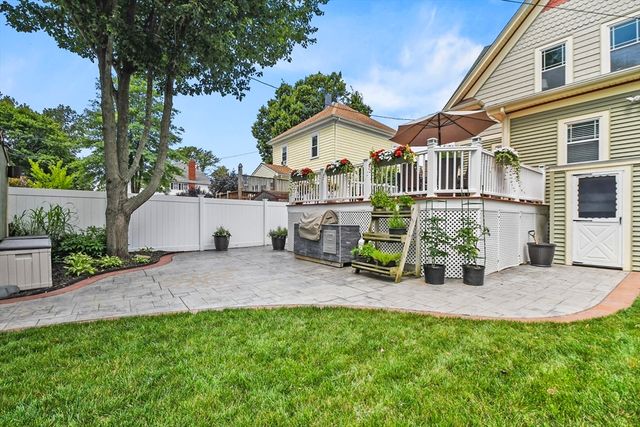 11 Huttleston Ave, Fairhaven, MA 02719