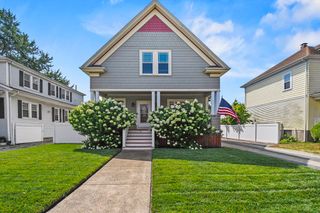 11 Huttleston Ave, Fairhaven, MA 02719