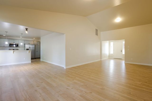 3425 SW Juniper Avenue, Redmond, OR 97756