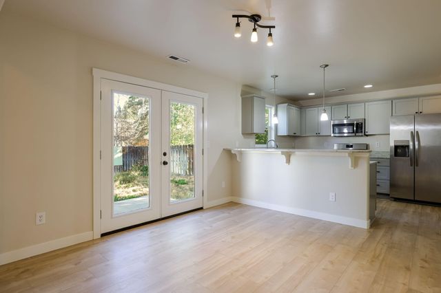 3425 SW Juniper Avenue, Redmond, OR 97756