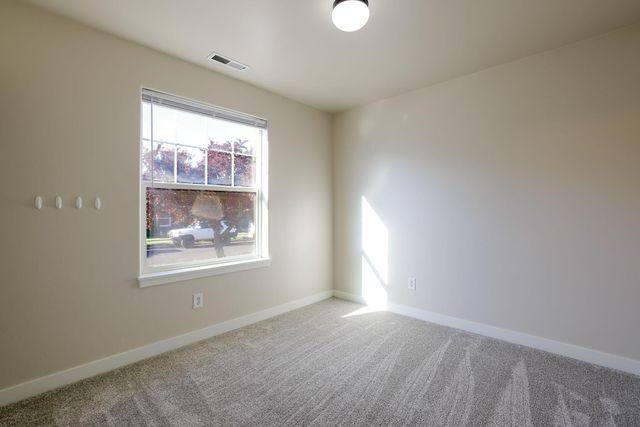 3425 SW Juniper Avenue, Redmond, OR 97756