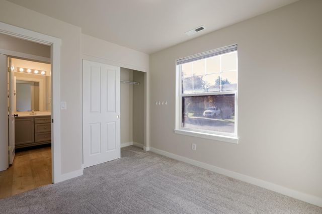 3425 SW Juniper Avenue, Redmond, OR 97756