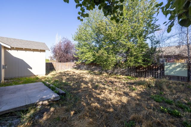 3425 SW Juniper Avenue, Redmond, OR 97756