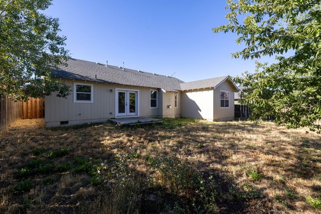 3425 SW Juniper Avenue, Redmond, OR 97756