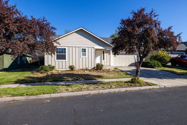 3425 SW Juniper Avenue, Redmond, OR 97756