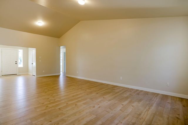 3425 SW Juniper Avenue, Redmond, OR 97756