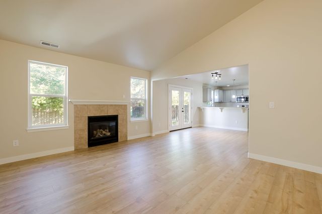 3425 SW Juniper Avenue, Redmond, OR 97756