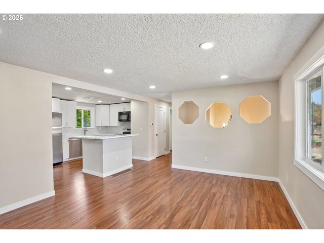 19139 BEDFORD Dr, Oregon City, OR 97045