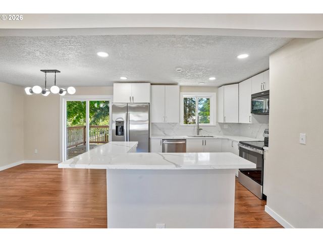 19139 BEDFORD Dr, Oregon City, OR 97045