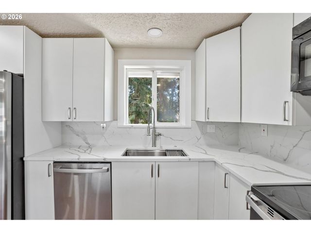 19139 BEDFORD Dr, Oregon City, OR 97045