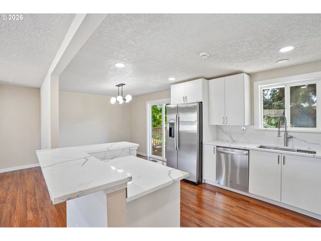 19139 BEDFORD Dr, Oregon City, OR 97045