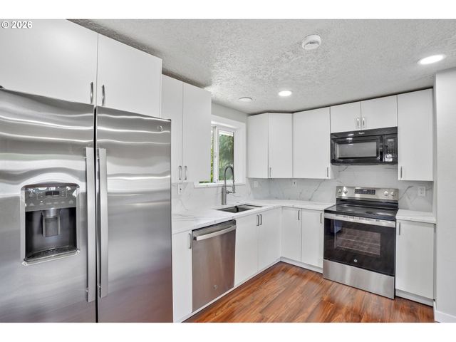 19139 BEDFORD Dr, Oregon City, OR 97045