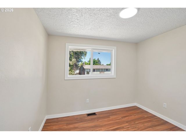 19139 BEDFORD Dr, Oregon City, OR 97045